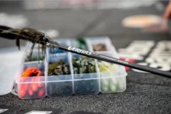 Abu Garcia Veritas Tournament Baitcasting Rod -Vis en Kleding Shop ABU CASTING ROD VERITAS TOURNAMENT LIFESTYLE 2021 001